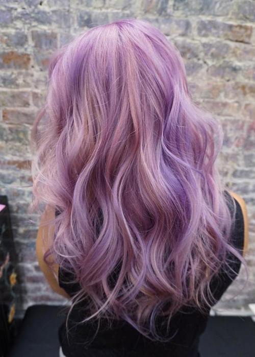 Colpi di luce viola su capelli biondi, castani e rossi - Trend Capelli